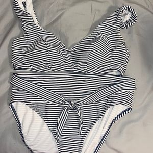 Bathing suit size L